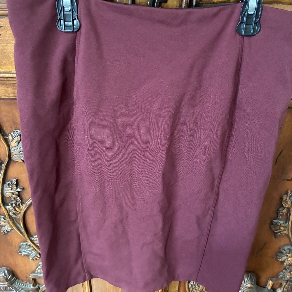 Liverpool Jeans Company Maroon Burgundy Pencil Skirt with Stretch Knit Size 8.